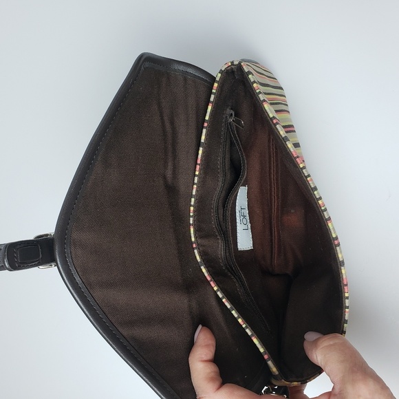 Ann Taylor Loft striped wristlet. - Picture 6 of 7